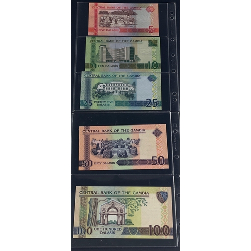 166 - GAMBIA Banknotes of interest to include 5, 10, 25, 50, 100 DALASIS. All in crisp uncirculated condit... 