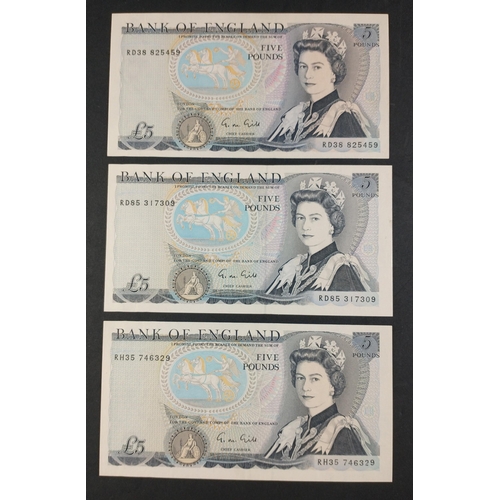 24 - Three blue GILL Bank of England notes serial nos RD38 825459, RD85 317309 and RH35 746329, all uncir... 