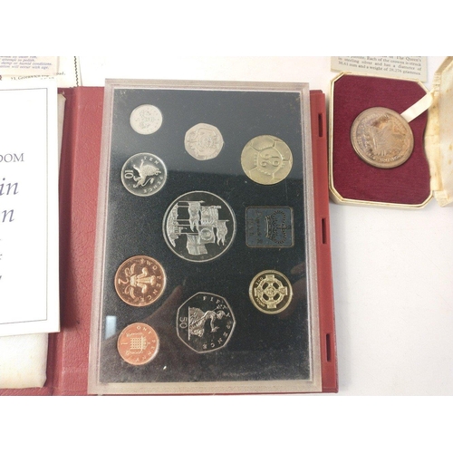 256 - Mixed boxed coins of interest lot to include 1996 proof year set in case with coa, 1978 Isle of Man ... 