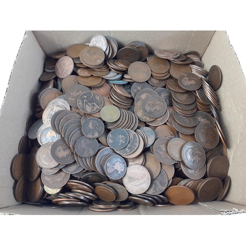 305 - A large quantity (over 5kg) of copper UK and Irish coins dating from Queen Victoria#305