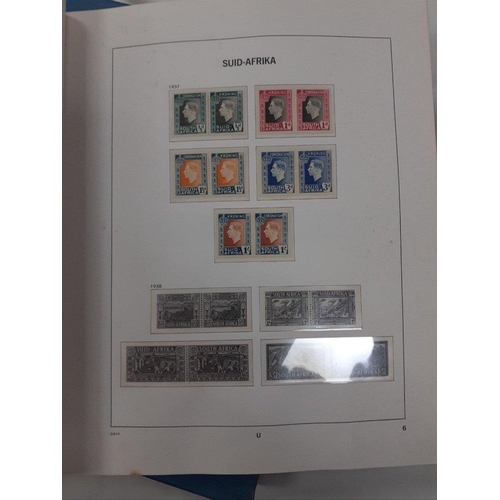 359 - Davo Deventer SOUTH AFRICA Stamp Album in folder.  A very attractive album with a selection of used ... 