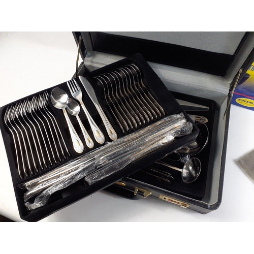 500 - A super unused PRIMA 72 PIECE CUTLERY SET with Diploma Briefcase.  Complete and unused although dust... 