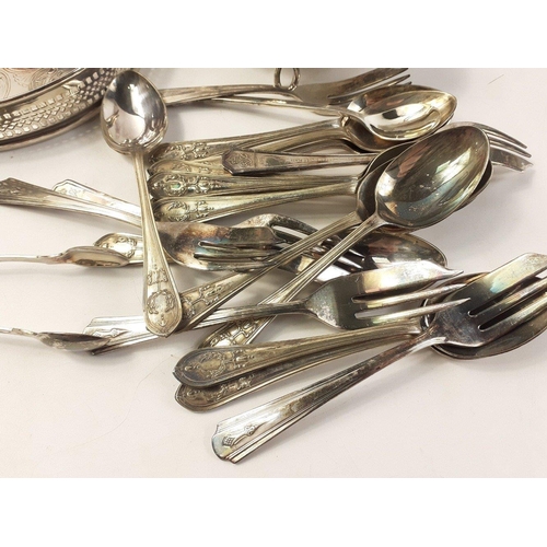 502 - A mixed lot to include EPNS 13 teaspoons, 6 dessert forks, sugar snips, a sugar shaker, a copper ket... 