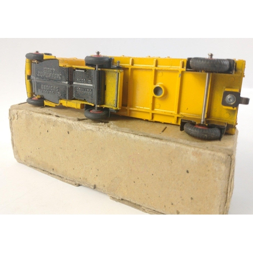 535 - DINKY SUPERTOYS No. 521 Bedford Articulated Lorry. All yellow cab version. Original paint and suppli... 