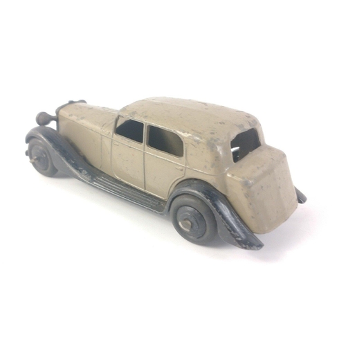 539 - Vintage 1940s DINKY Toy 30C Daimler saloon. Original Fawn over Black in good order with light wear.#... 