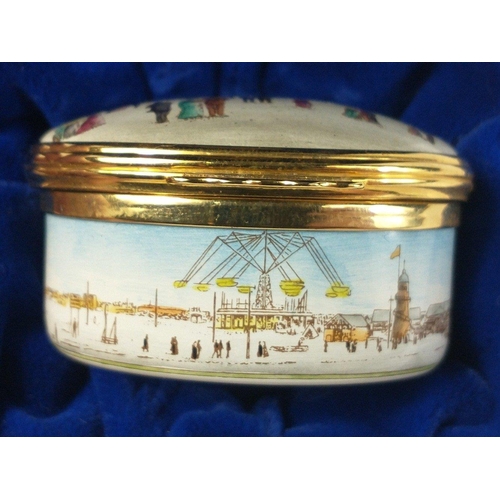 616 - HALCYON DAYS ENAMELS,  A lovely little enamel trinket box in presentation box with certificate. A lo... 