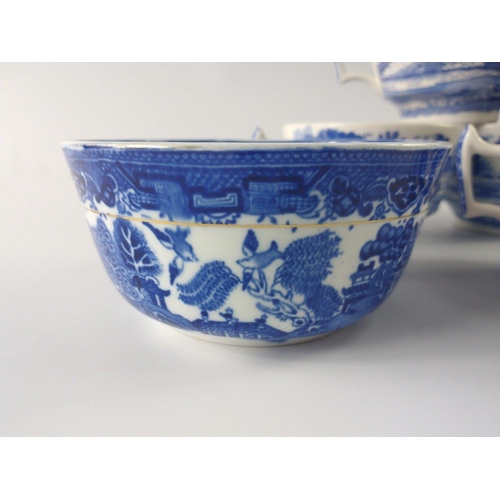 632 - Blue and white china to include 7 SPODE ITALIAN breakfast cups, a WEDGWOOD bowl 20cm dia and a sugar... 