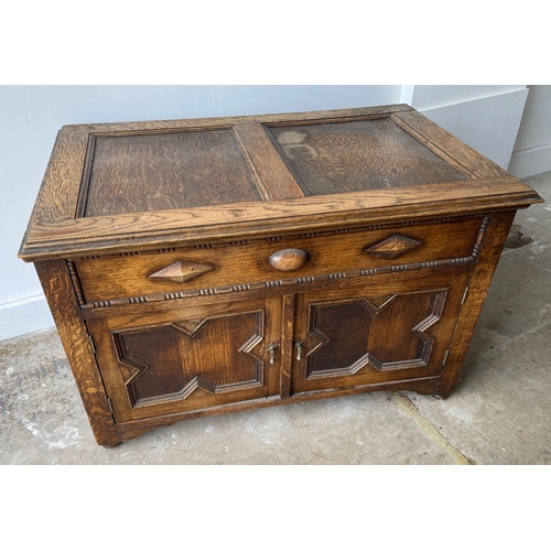 814 - A VINTAGE dark oak lidded storage box 3.5ft wide x 18