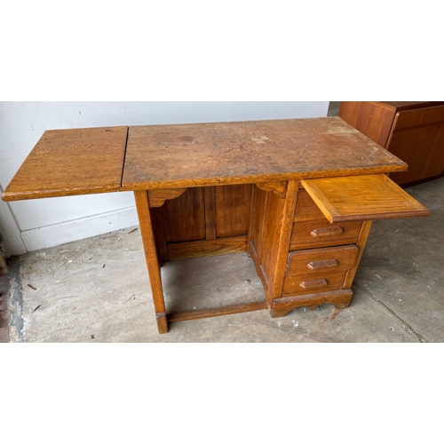 825 - CUTE! A circa 1930/40's light oak kneehole desk with 4 drawers and a pull-out section and an extendi... 