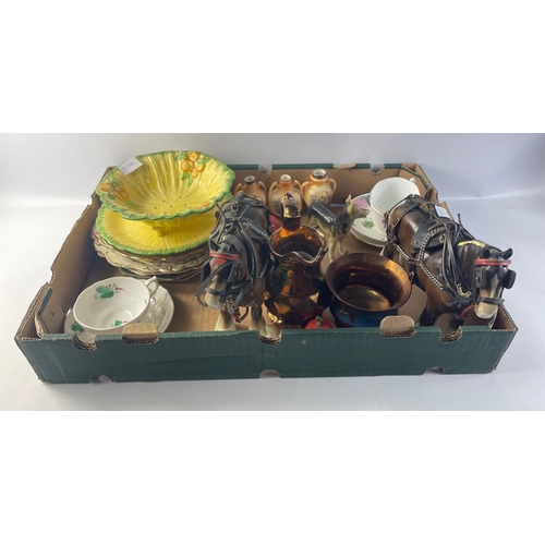 899 - A mixed box to include a cheerful CROWN DUCAL salad drainer and plate 21cm dia, 2 large BESWICK shir... 