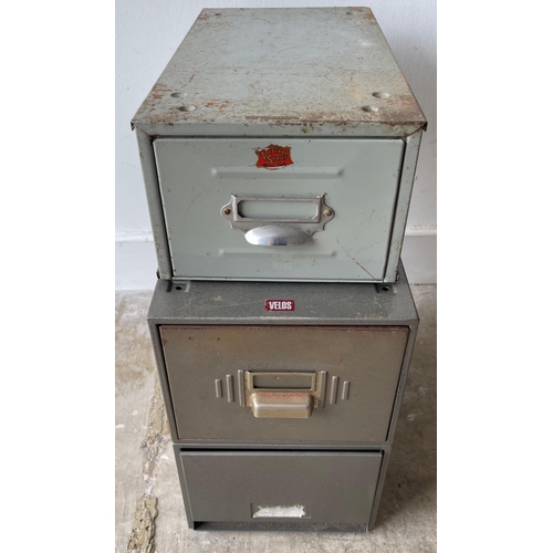 905 - A circa 1950's/60's sets of office metal filing cabinets, one a single drawer filer, and the second ... 