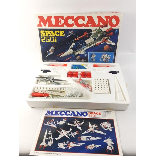 127 - MECCANO Space 2501 construction kit 09531.  Appears complete and in generally good used condition wi... 