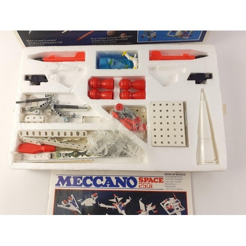 127 - MECCANO Space 2501 construction kit 09531.  Appears complete and in generally good used condition wi... 