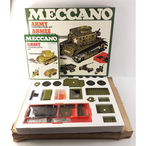 128 - MECCANO Army Construction Kit G9515. Appears to be complete and in good condition.#131