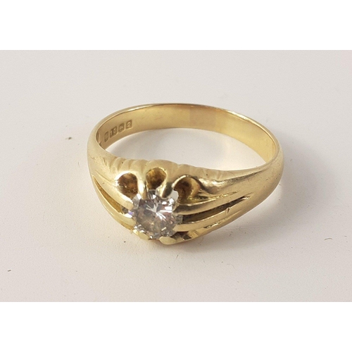 2 - An 18ct marked gold ring with a beautiful round brilliant diamond centre stone. The band is hallmark... 