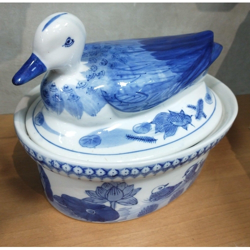 395 - An attractive blue and white duck terrine standing 20cm tall, length 23cm approx#408