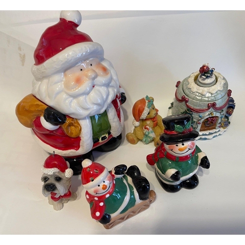 507 - A WEE XMAS ENSEMBLE of festive ornaments - tallest santa ornament 11cm tall approx#525