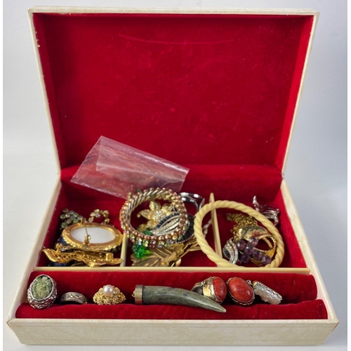 149 - Lovely lot of bijouterie and costume jewellery in vintage box.   Super group of bling in good condit... 