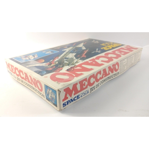 252 - MECCANO SPACE 2501 construction kit 09531.  Appears used but complete.#253