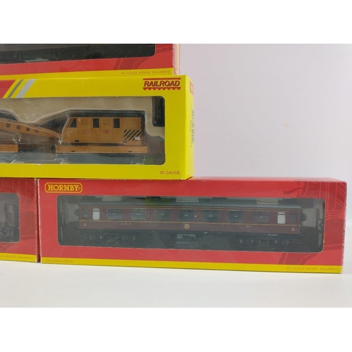 271 - HORNBY OO Gauge Rolling stock lot. To include R6369 Breakdown Crane, R4164A 'Octavia' Carriage, R416... 