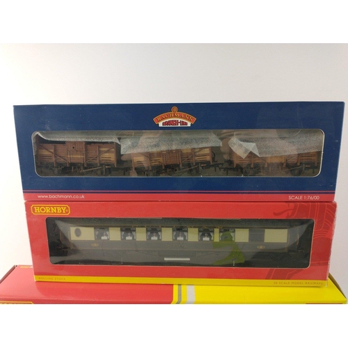 271 - HORNBY OO Gauge Rolling stock lot. To include R6369 Breakdown Crane, R4164A 'Octavia' Carriage, R416... 