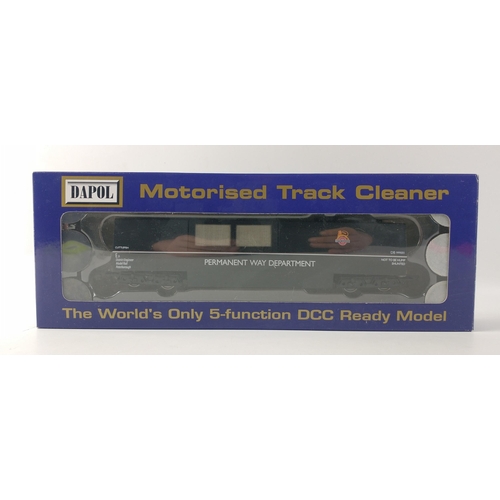 277 - DAPOL OO Gauge Motorised Track Cleaner. Black version DB999001.  Boxed, may have been previously run... 