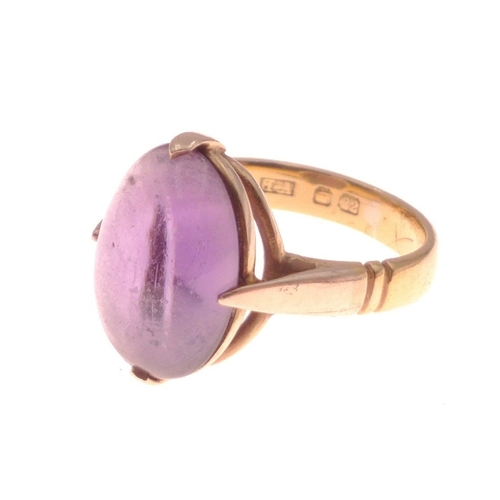 39 - A 22ct stamped yellow gold cabochon oval amethyst ring size L, stone is 1.5 x 1cm, gross weight 4.50... 