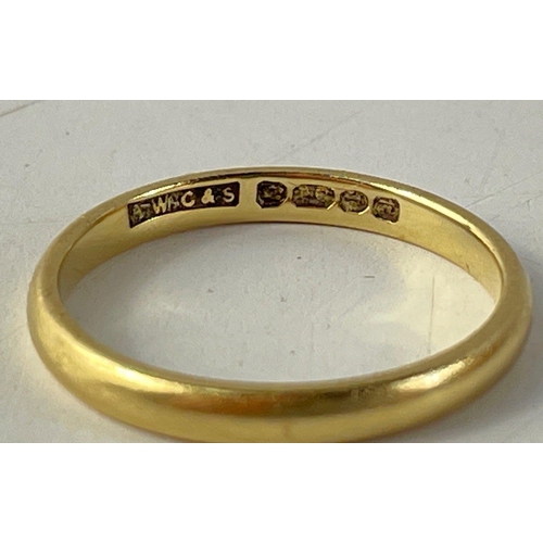 52 - A fully hallmarked 18ct gold wedding band. weighs 2.3g approx.. Size M.  Makers mark A.W.C & S.#... 