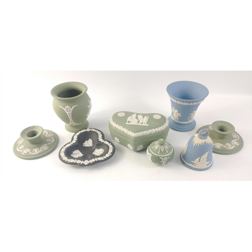 123 - A small collection of WEDGWOOD including the more unusual black and olive colourways. Lot includes a... 