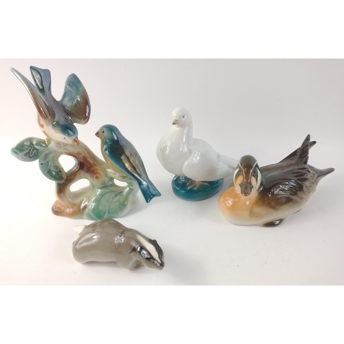 153 - A decorative collection of ceramic ornaments to include a duck approx. L17cm, a white dove approx. L... 