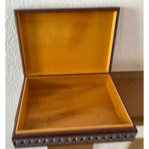 176 - A BEAUTIFUL QUALITY carved lidded box - great for keeping all those important knick-knacks in!
Appro... 