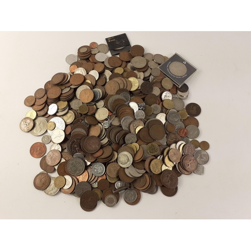 120 - A bag containing a nice quantity of obsolete UK and rest of World coinange.  Great for the starter n... 