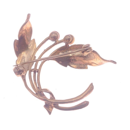 16 - A leaf shaped brooch hallmarked 9ct gold, 3.5cm long approx, weight 5.4g approx#16