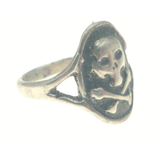 21 - OH ARRGGHH JIM ME LAD!! VERY UNUSUAL ! A VINTAGE SILVER stamped SKULL & CROSS BONES ring - weigh... 