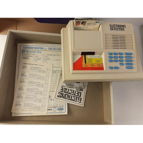 266 - Collectable - The 1979 ELECTRONIC DETECTIVE game in excellent condition complete with case cards, pa... 