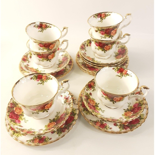 316 - A ROYAL ALBERT ' Old Country Roses' tea set comprising 6 each of cups, saucers and side plates. 1 ti... 