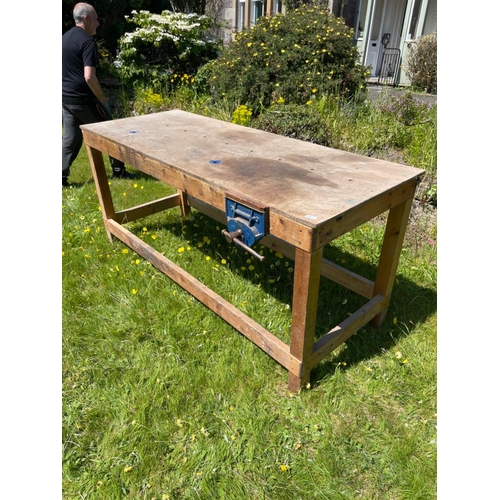 581 - WORKSHOP FIND! - A SUPER STURDY workbench with fitted RECORD bench vice - 6ft length x 2ft depth app... 