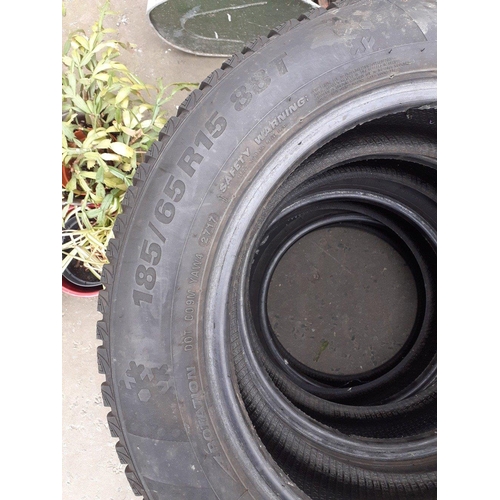 586 - KUMHO WINTERCRAFT WP51 185/65 R15 88T Winter tyre set.  Very little use.  Grab a bargain set and get... 