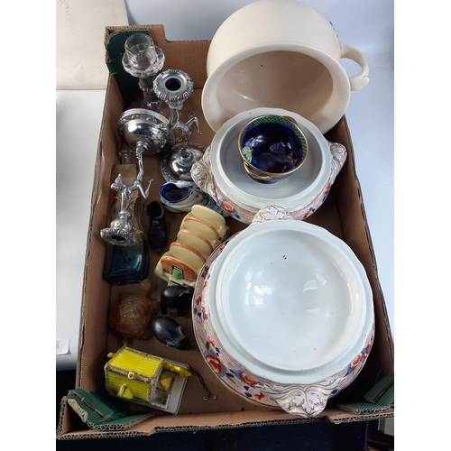 614 - A mixed lot to include Royal Staffordshire Pottery comprising of 5 