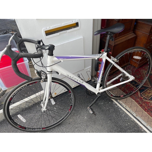 A MIZANI AERO 100 gents road bike in nice condition with a bag of