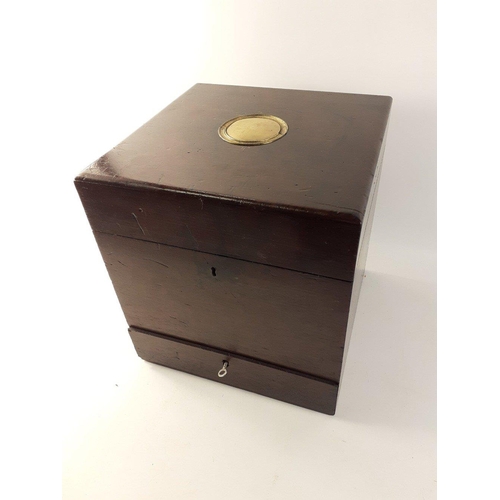 354 - A lovely early 1800s travelling APOTHECARY case with some lovely old bottles with a gorgeous opening... 