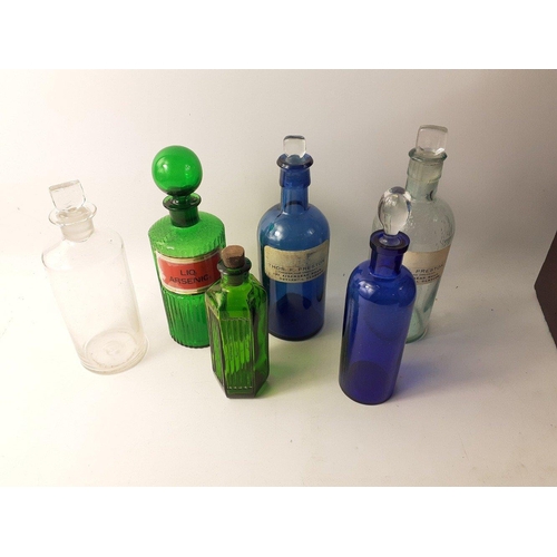 354 - A lovely early 1800s travelling APOTHECARY case with some lovely old bottles with a gorgeous opening... 