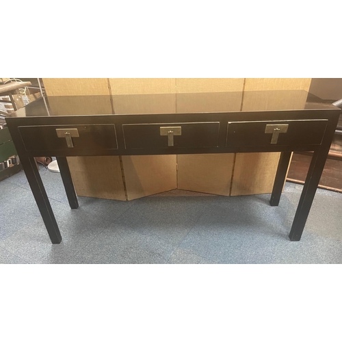 426 - A STYLISH ORIENTAL inspired long console table finished in a black lacquer paint with three drawers ... 