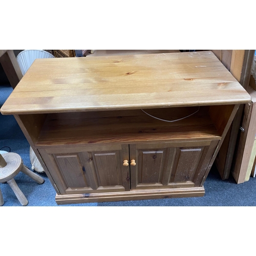 432 - Give it a nice paint!! A solid pine media cabinet suitable for a tv, storage and sky box etc - dimen... 
