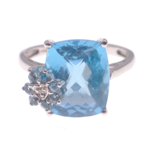 25 - A 375 stamped white gold ring with large rectangular cut aquamarine (12mm x 8mm), size N/O gross wei... 