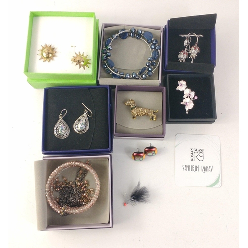 82 - A collection of boxed costume jewellery to include a pair of MUSEUM SELECTION tear drop shape  earri... 