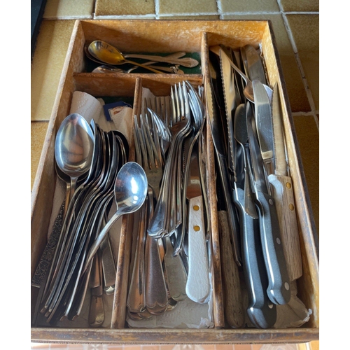 50 - A cutlery tray full of cutlery to include a bread knife also etc - handy replacements!#57