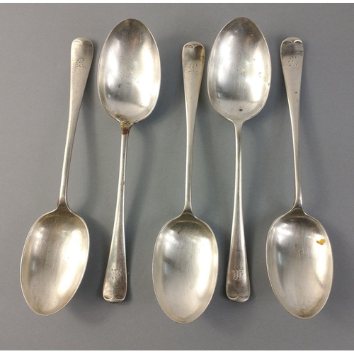 67 - A group of five 18cm silver teaspoons with hallmarks for Sheffield 1923. Makers GB&S. Total gros... 