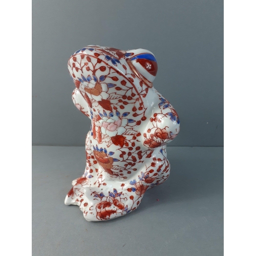 203 - A rather striking IMARI style frog with Oriental markings to base.  This lovely little chap is in go... 