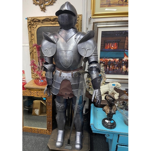 265 - YOUR KNIGHT IN SHINING ARMOUR! A FABULOUS MODERN SUIT OF ARMOUR 'Armatura Italiana SEC XVl Realizza ... 